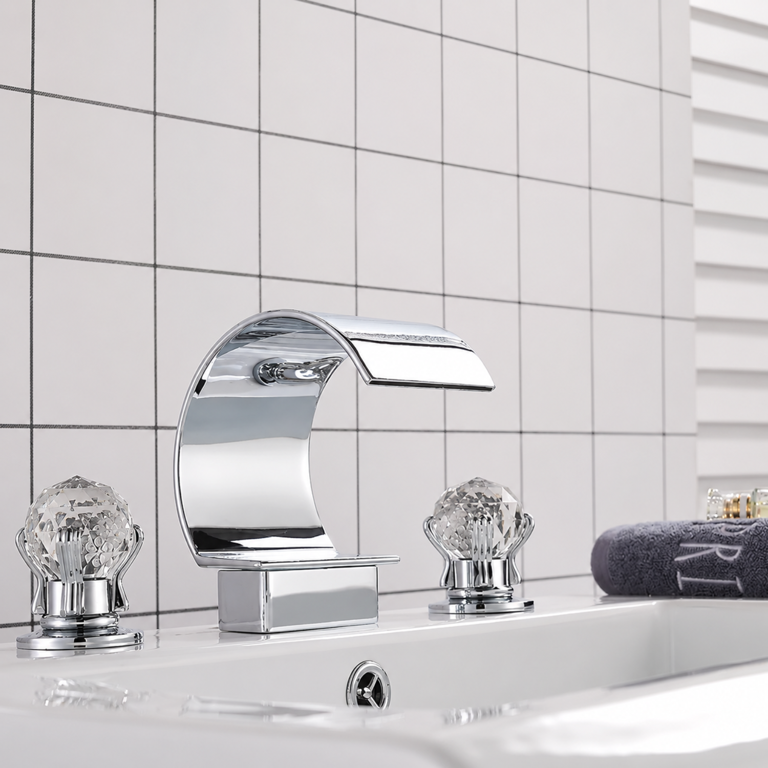 Nidelva - Three-Piece Tub Faucet with Dual Crystal