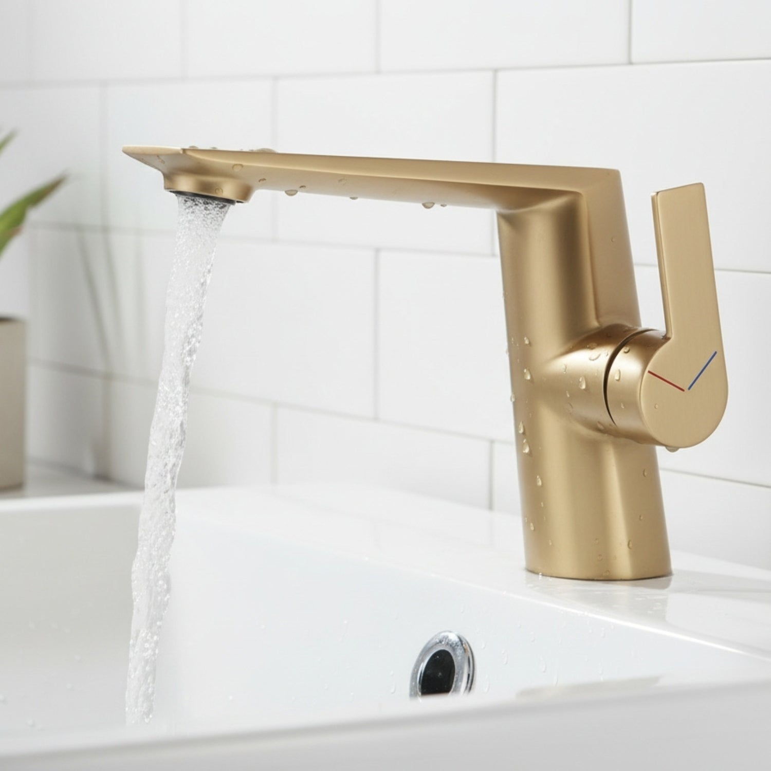 Halsa - Nordic Minimalist Single Handle Hot & Cold Mixer Bathroom Sink Tap