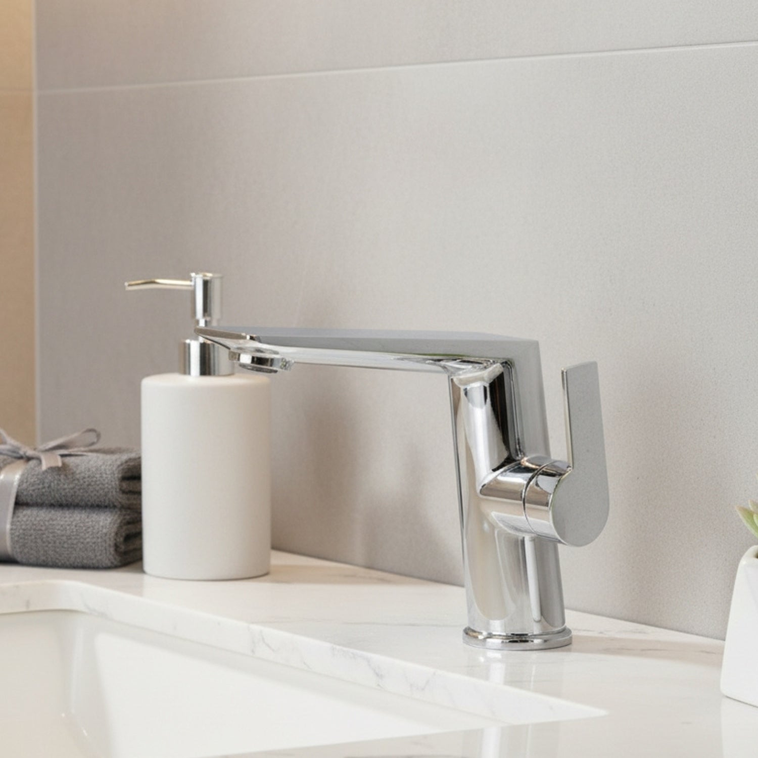 Halsa - Nordic Minimalist Single Handle Hot & Cold Mixer Bathroom Sink Tap