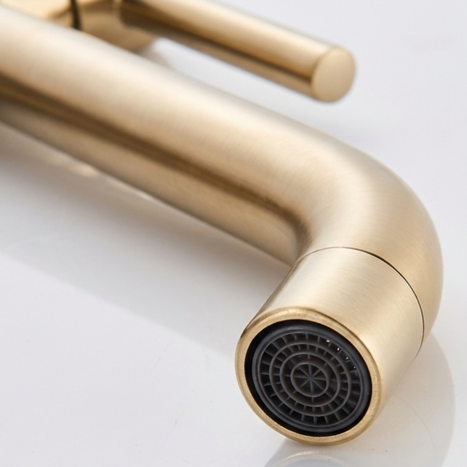 Elvheim - Bathroom Basin Faucet Single Handle Hot and Cold Mixer Tap