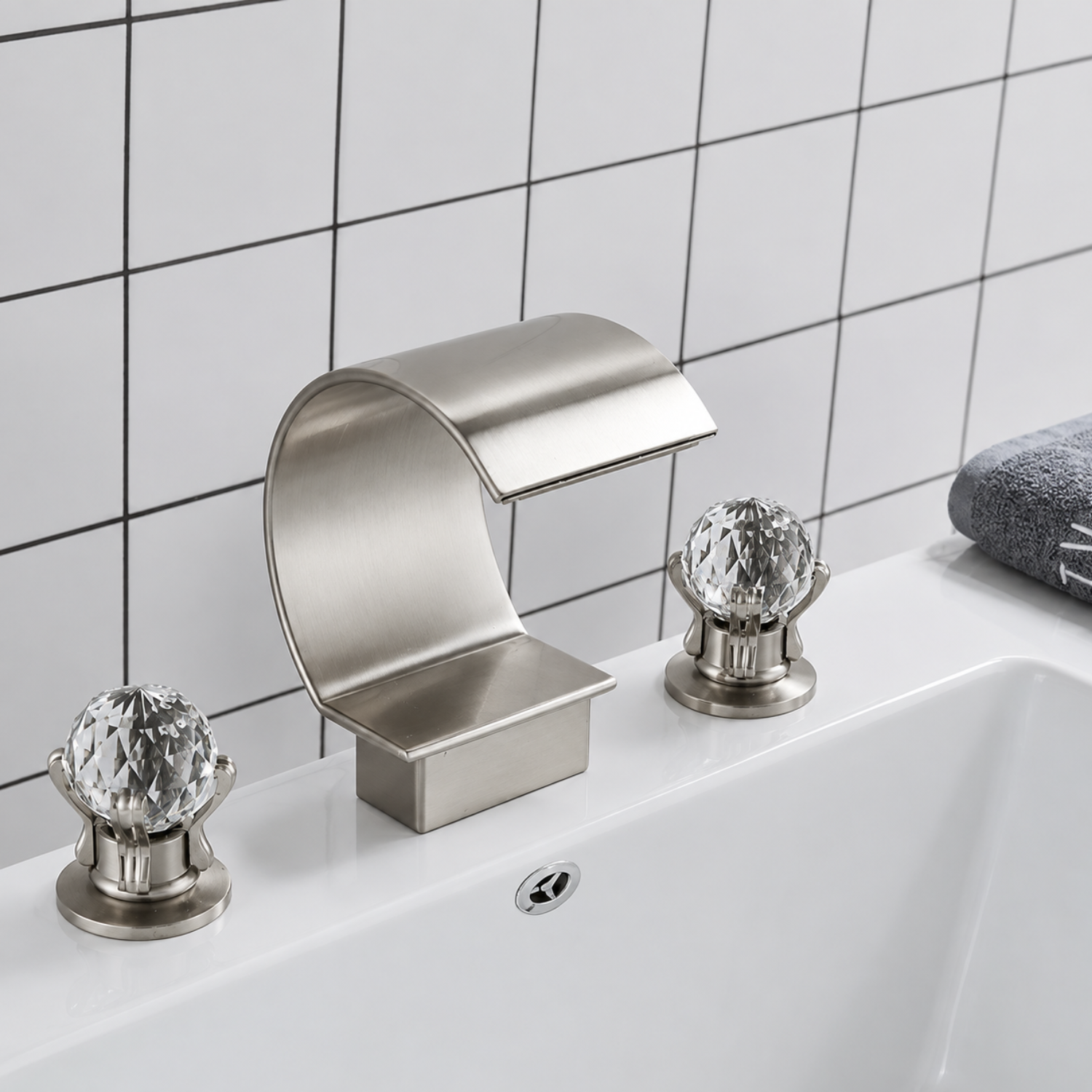 Nidelva - Three-Piece Tub Faucet with Dual Crystal