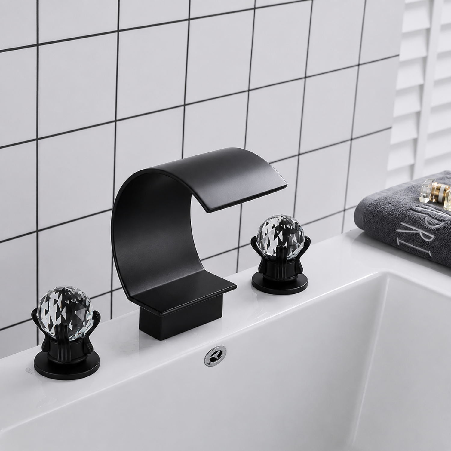Nidelva - Three-Piece Tub Faucet with Dual Crystal